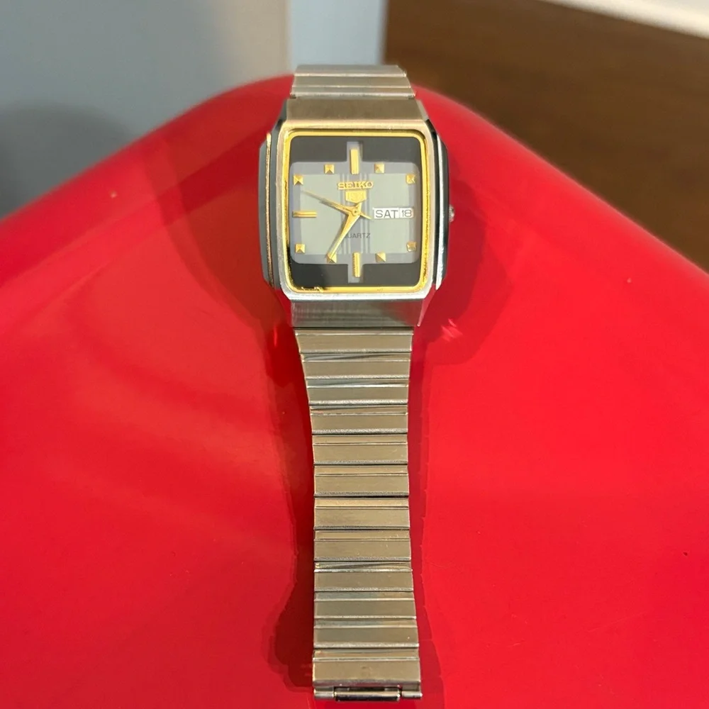 Seiko Silver watch with Gold Accents - NEEDS BATTERY-NOT TESTED!